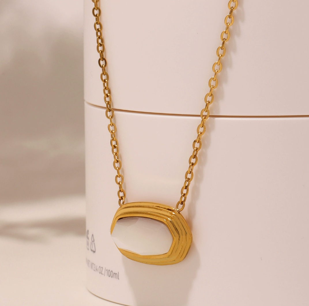 18K GOLD PLATED VINTAGE WHITE STONE NECKLACE