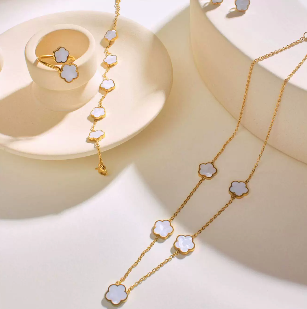 18K GOLD PLATED VINTAGE FLOWER NECKLACE