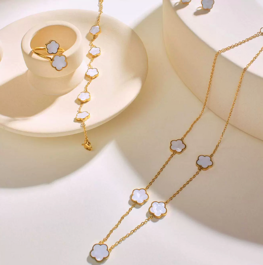 18K GOLD PLATED VINTAGE FLOWER NECKLACE